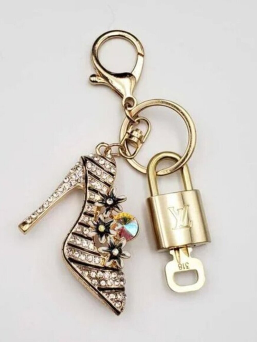 Authentic Louis Vuitton Gold Padlock 🔒 Shiny LV Key + Bag Unbranded Shoe Charm - Picture 2 of 8